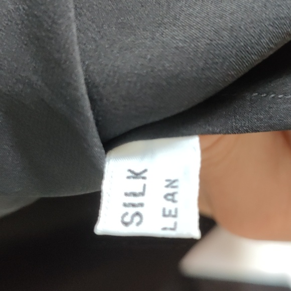 Women's Elegant 100% silk Stand Collar Blouse with detachable ruffle tie - Picture 7 of 8